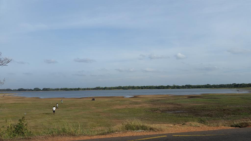 Lake House Homestay Anuradhapura Eksteriør bilde
